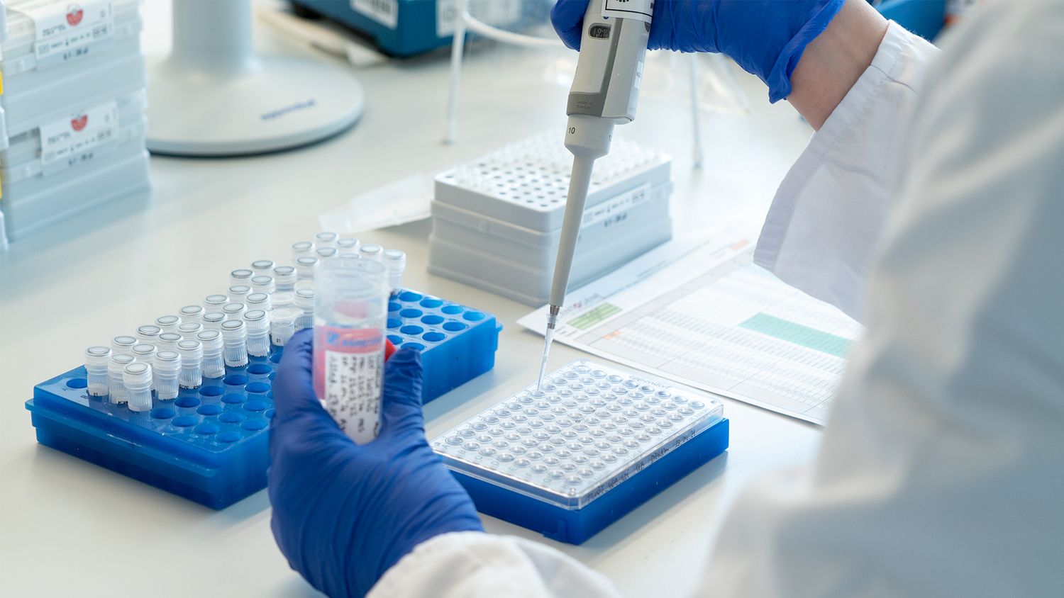 CENTOGENE What We Do For Pharma Header Laboratory Scene